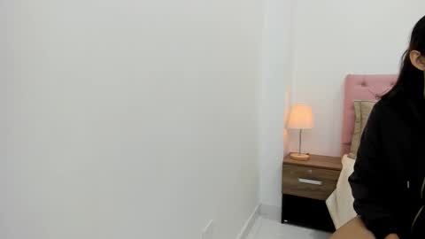 Snapshot of skinny_melody chatting on 11/25/25, 12:27 melody online show from 11/25/25, 12:27