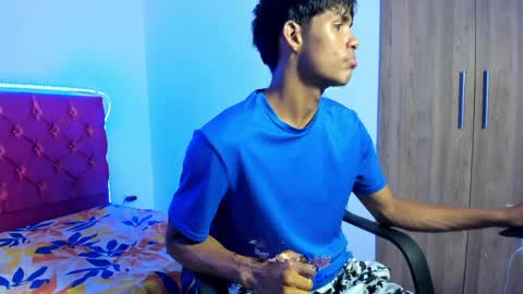 Snapshot of skinny_sam23 chatting on 04/10/26, 02:50 sam online show from 04/10/26, 02:50