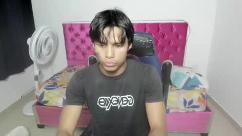 Snapshot of skinny_sam23 chatting on 06/18/26, 05:51 sam online show from 06/18/26, 05:51