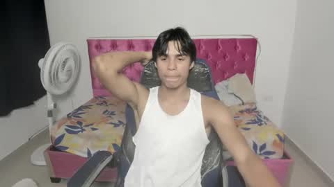 Snapshot of skinny_sam23 chatting on 06/19/26, 04:28 sam online show from 06/19/26, 04:28
