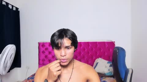 Snapshot of skinny_sam23 chatting on 07/05/26, 04:19 sam online show from 07/05/26, 04:19