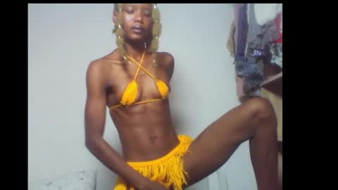 Snapshot of skinnybeauty1 chatting on 12/15/25, 06:39 Linda independent model online show from 12/15/25, 06:39