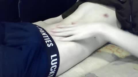 Snapshot of skinnycuteman chatting on 05/31/26, 03:15 skinnycuteb0y online show from 05/31/26, 03:15
