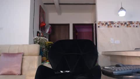 Snapshot of skinnyflak7 chatting on 10/05/25, 06:56 jesica online show from 10/05/25, 06:56