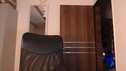 Snapshot of skinnyflak7 chatting on 11/05/25, 05:18 jesica online show from 11/05/25, 05:18