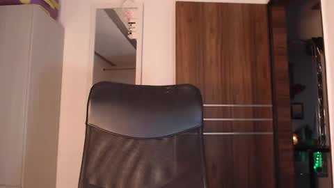 Snapshot of skinnyflak7 chatting on 11/06/25, 07:09 jesica online show from 11/06/25, 07:09