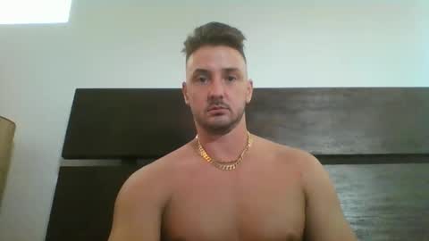 Snapshot of skinnyguylongdick1 chatting on 09/21/25, 06:42 skinnyguylongdick1 online show from 09/21/25, 06:42