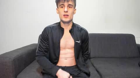 Snapshot of skinnyguywithbigd chatting on 12/19/24, 03:40 skinnyguywithbigd online show from 12/19/24, 03:40