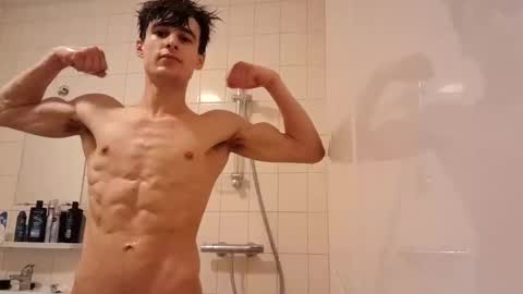 Snapshot of skinnyguywithbigd chatting on 10/18/25, 01:23 skinnyguywithbigd online show from 10/18/25, 01:23