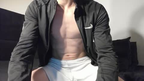 Snapshot of skinnyguywithbigd chatting on 02/05/26, 01:10 skinnyguywithbigd online show from 02/05/26, 01:10