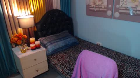 Snapshot of skinnyhotfantasy chatting on 10/14/25, 06:09 NICOLE online show from 10/14/25, 06:09