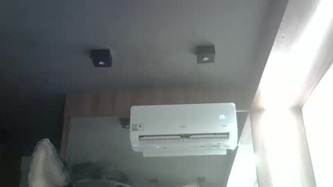 Snapshot of skinnykittencam chatting on 02/17/26, 04:35 skinnykittencam online show from 02/17/26, 04:35