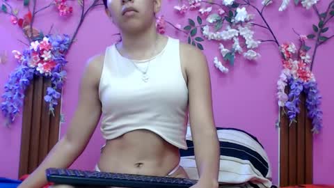 sofia online show from 12/04/25, 01:20