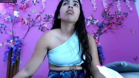 Snapshot of skinnysofia18 chatting on 06/18/26, 02:21 sofia online show from 06/18/26, 02:21