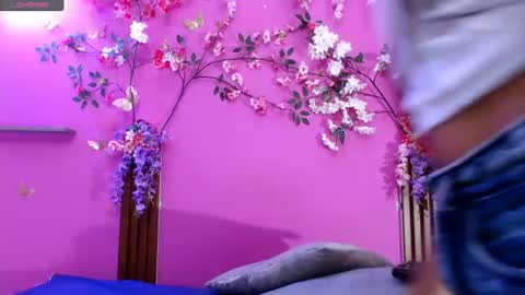 Snapshot of skinnysofia18 chatting on 06/26/26, 01:48 sofia online show from 06/26/26, 01:48