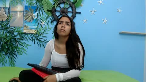 Snapshot of skinnysofia18 chatting on 07/05/26, 01:51 sofia online show from 07/05/26, 01:51