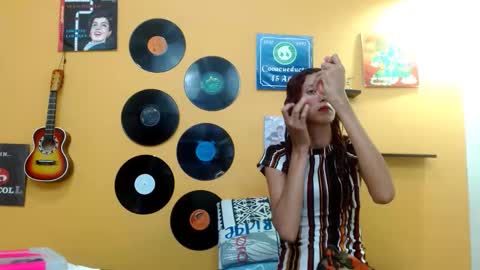 Snapshot of skinnyverus18 chatting on 09/21/25, 06:53 VERUS online show from 09/21/25, 06:53