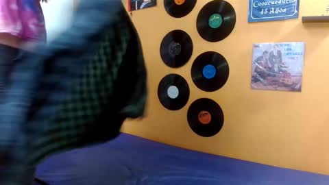 Snapshot of skinnyverus18 chatting on 10/12/25, 06:51 VERUS online show from 10/12/25, 06:51