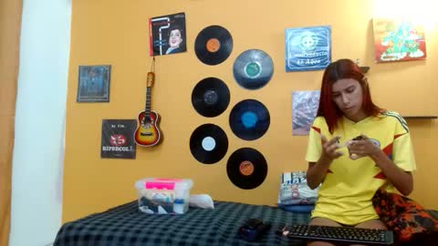 Snapshot of skinnyverus18 chatting on 10/19/25, 07:03 VERUS online show from 10/19/25, 07:03