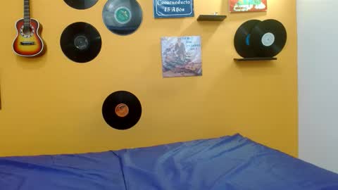 Snapshot of skinnyverus18 chatting on 12/14/25, 07:07 VERUS online show from 12/14/25, 07:07