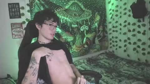 Snapshot of skiny_dann chatting on 04/17/26, 04:37 skiny_dann online show from 04/17/26, 04:37