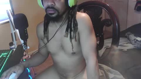 Snapshot of skinzandbait chatting on 02/10/25, 08:53 strokerpoker online show from 02/10/25, 08:53