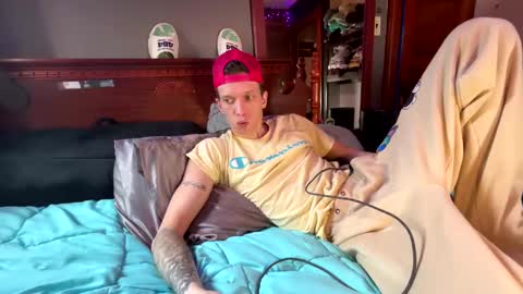 Snapshot of skittles933 chatting on 02/19/25, 06:32 Skittles online show from 02/19/25, 06:32