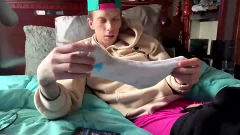 Snapshot of skittles933 chatting on 02/23/25, 08:00 Skittles online show from 02/23/25, 08:00