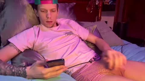 Snapshot of skittles933 chatting on 02/27/25, 12:13 Skittles online show from 02/27/25, 12:13