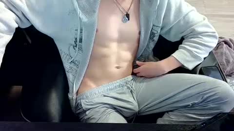 Snapshot of skrogdog chatting on 04/19/26, 12:33 skrogdog online show from 04/19/26, 12:33