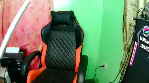 Snapshot of sky1441 chatting on 11/26/25, 06:36 sky1441 online show from 11/26/25, 06:36