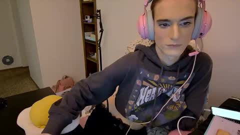 Snapshot of sky4dylancb chatting on 11/29/25, 06:33 Gem online show from 11/29/25, 06:33