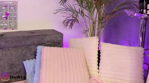 Snapshot of sky_dkt chatting on 09/15/25, 12:54 Sky online show from 09/15/25, 12:54