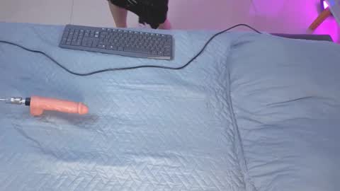 sky_johnson_ online show from 11/05/25, 07:14