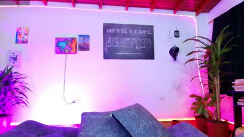 Snapshot of sky_nabi chatting on 11/19/25, 05:02 Nabi online show from 11/19/25, 05:02