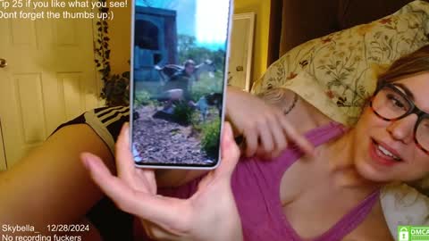 Snapshot of skybella_ chatting on 12/28/24, 04:20 Skylar online show from 12/28/24, 04:20