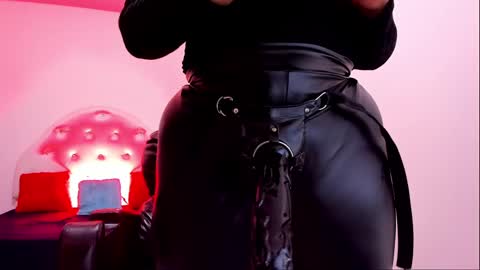 Snapshot of skydarkblue chatting on 09/10/25, 02:11 skydarkblue online show from 09/10/25, 02:11