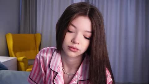 Snapshot of skyeriehm chatting on 12/17/25, 09:26 Amy online show from 12/17/25, 09:26