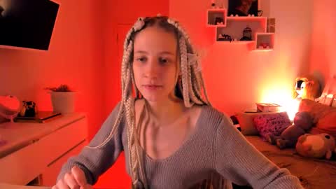 Snapshot of skyewavy chatting on 10/12/25, 11:59 online show from 10/12/25, 11:59