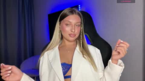 Snapshot of skyffi chatting on 09/22/25, 06:10 GARRY AND SOPHIA online show from 09/22/25, 06:10