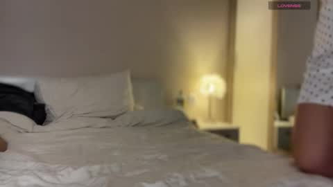 Snapshot of skyffi chatting on 11/24/25, 08:30 GARRY AND SOPHIA online show from 11/24/25, 08:30