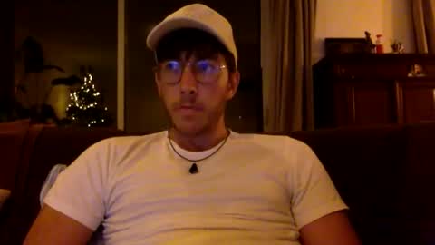 skyisthelimit1995 online show from 12/17/25, 08:15