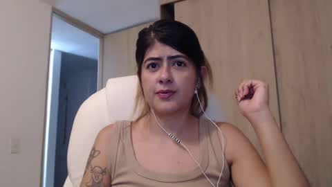 Snapshot of skyler1195 chatting on 01/31/25, 04:14 Skyler online show from 01/31/25, 04:14