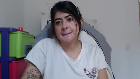 Snapshot of skyler1195 chatting on 02/17/25, 06:04 Skyler online show from 02/17/25, 06:04