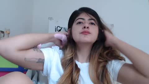 Snapshot of skyler1195 chatting on 03/10/25, 06:01 Skyler online show from 03/10/25, 06:01