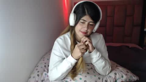 Snapshot of skyler1195 chatting on 03/12/25, 02:30 Skyler online show from 03/12/25, 02:30