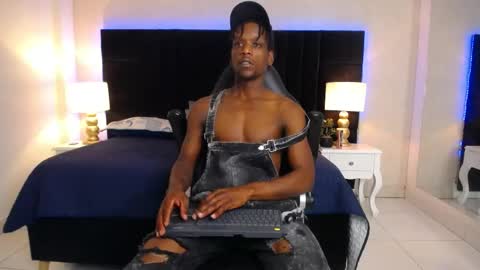 Snapshot of skylerbigxxx chatting on 05/31/26, 04:09 SKYLERBIGXXX online show from 05/31/26, 04:09