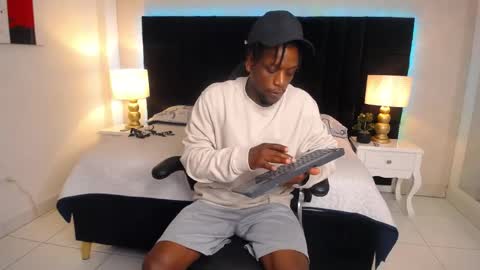 Snapshot of skylerbigxxx chatting on 06/03/26, 04:04 SKYLERBIGXXX online show from 06/03/26, 04:04