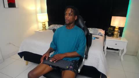 Snapshot of skylerbigxxx chatting on 06/06/26, 04:39 SKYLERBIGXXX online show from 06/06/26, 04:39