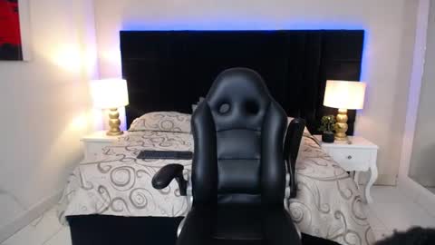 Snapshot of skylerbigxxx chatting on 06/14/26, 04:36 SKYLERBIGXXX online show from 06/14/26, 04:36